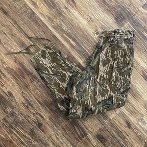 Vintage 1990s Faded Camouflage Mossy Oak Cargo Pants 
Ladies Size Large